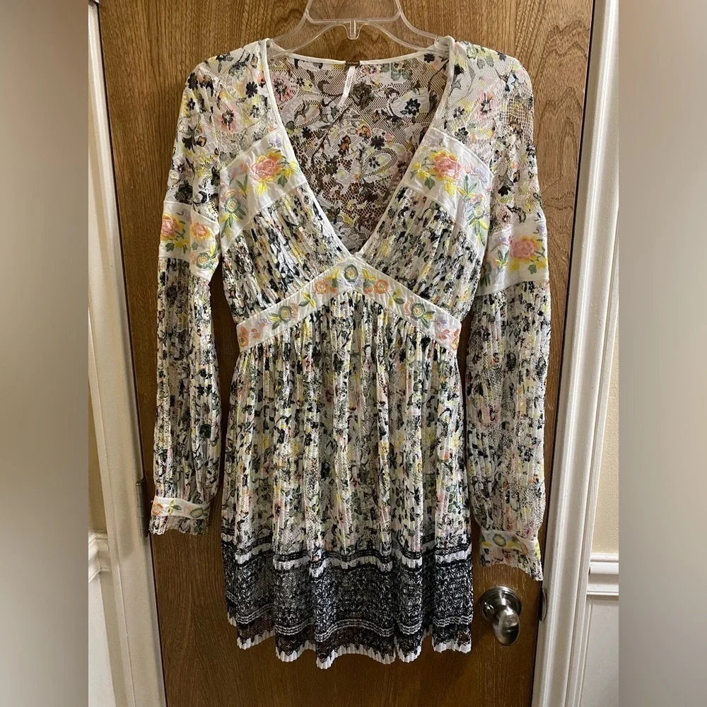 FREE PEOPLE Cherry Blossom Mini Dress in Ivory Multicolor Embroidered Mesh Sz 0